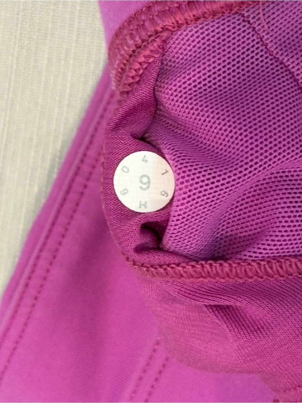 Lululemon Women's Magenta Crop Bralette with Contrast Straps #1203 - Picture 5 of 10